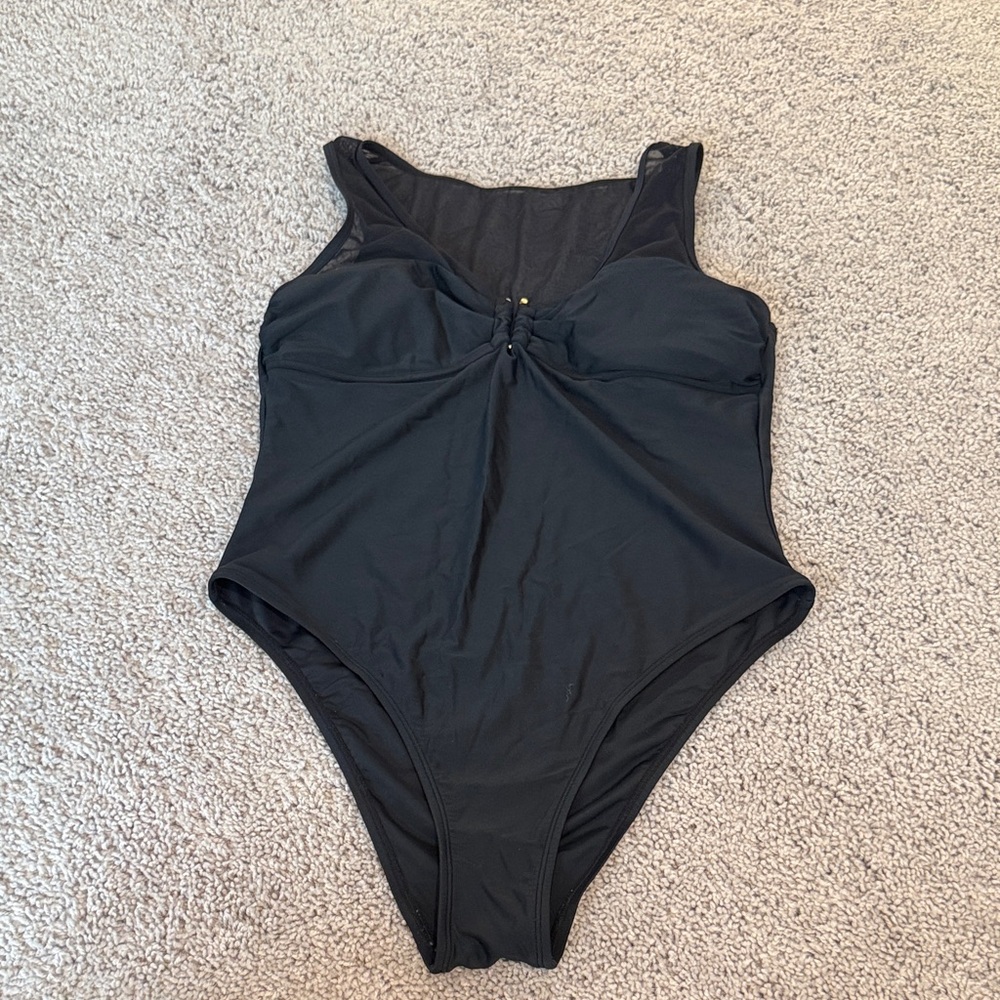 Cupshe Black One-Piece Twist Front Swimsuit